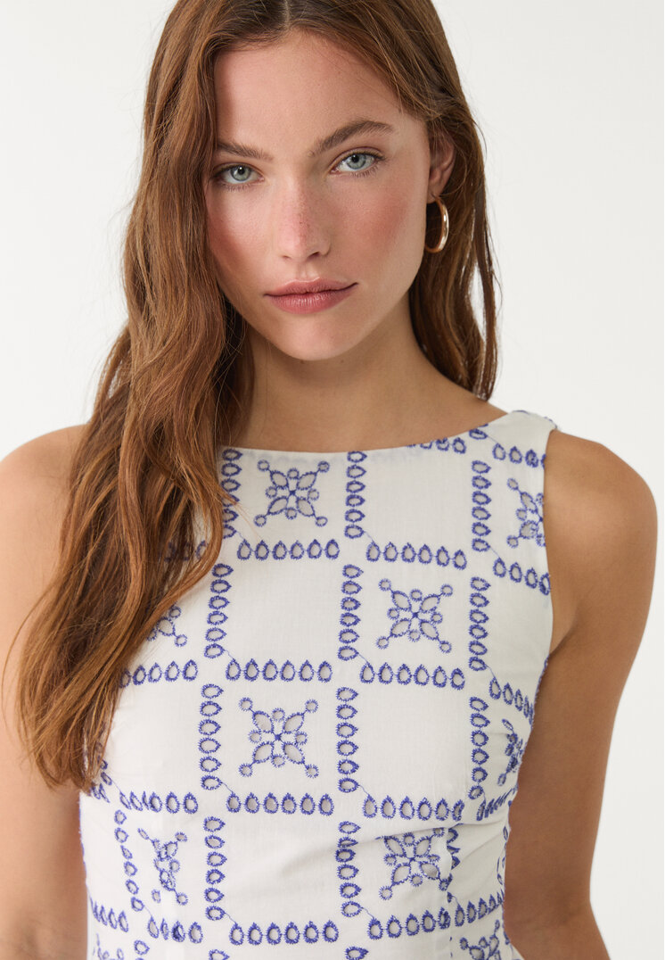 vestido corto bordados