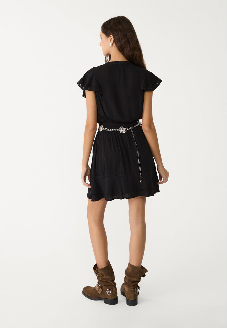 vestido fluido corto volantes
