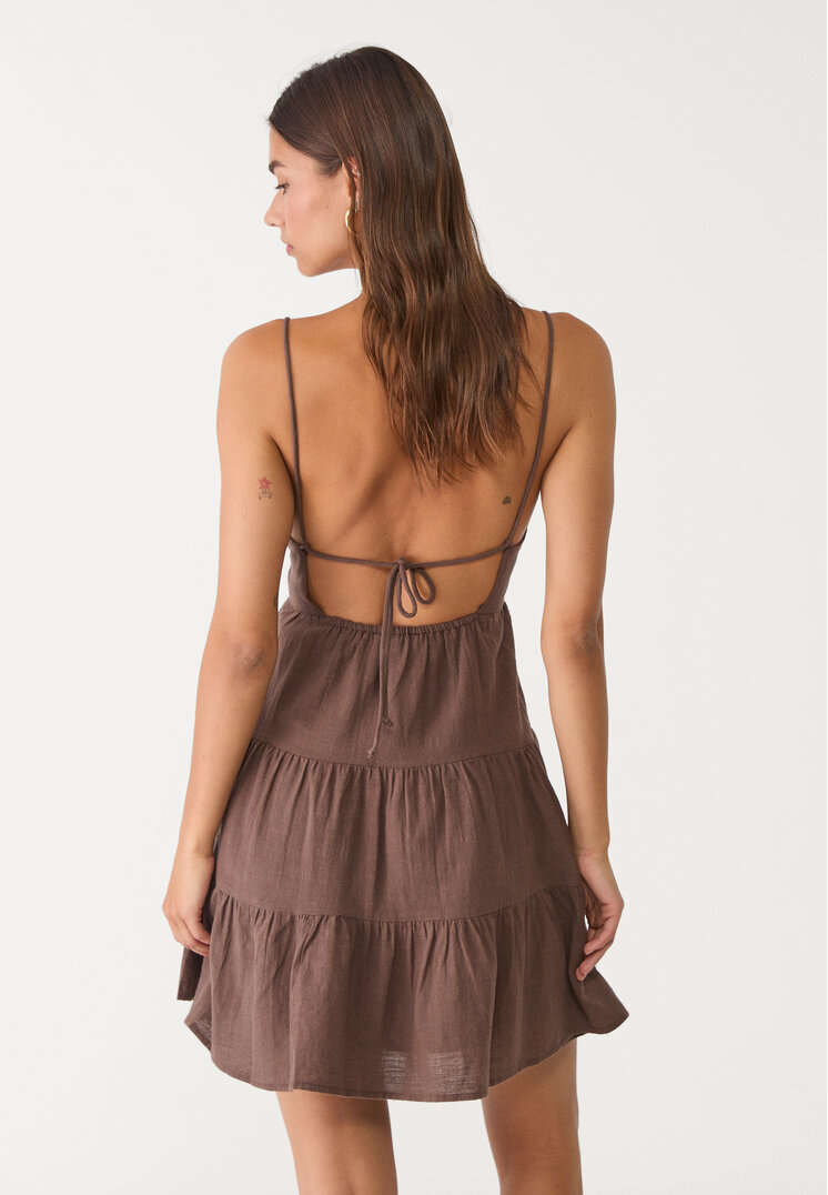 vestido fluido corto lazada espalda