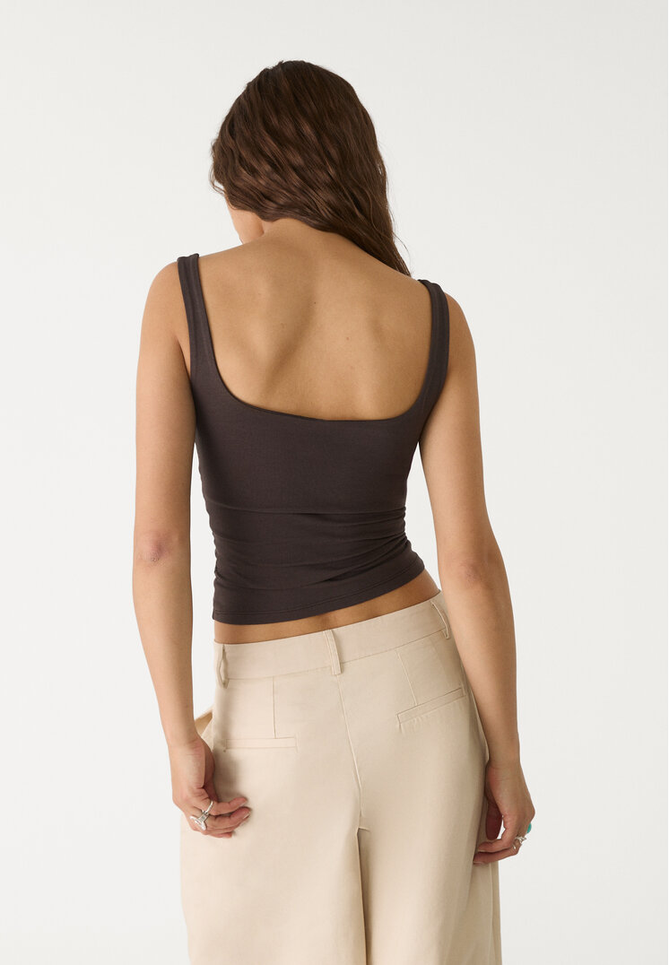 camiseta tirantes escote cuadrado