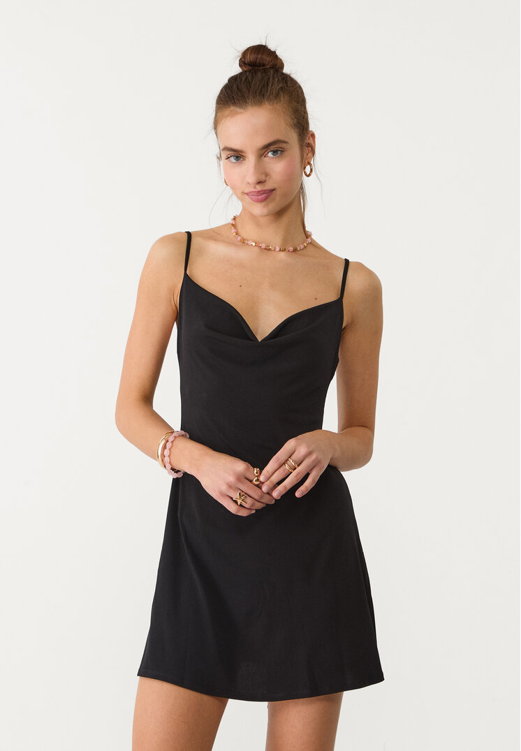 vestido corto escote fluido