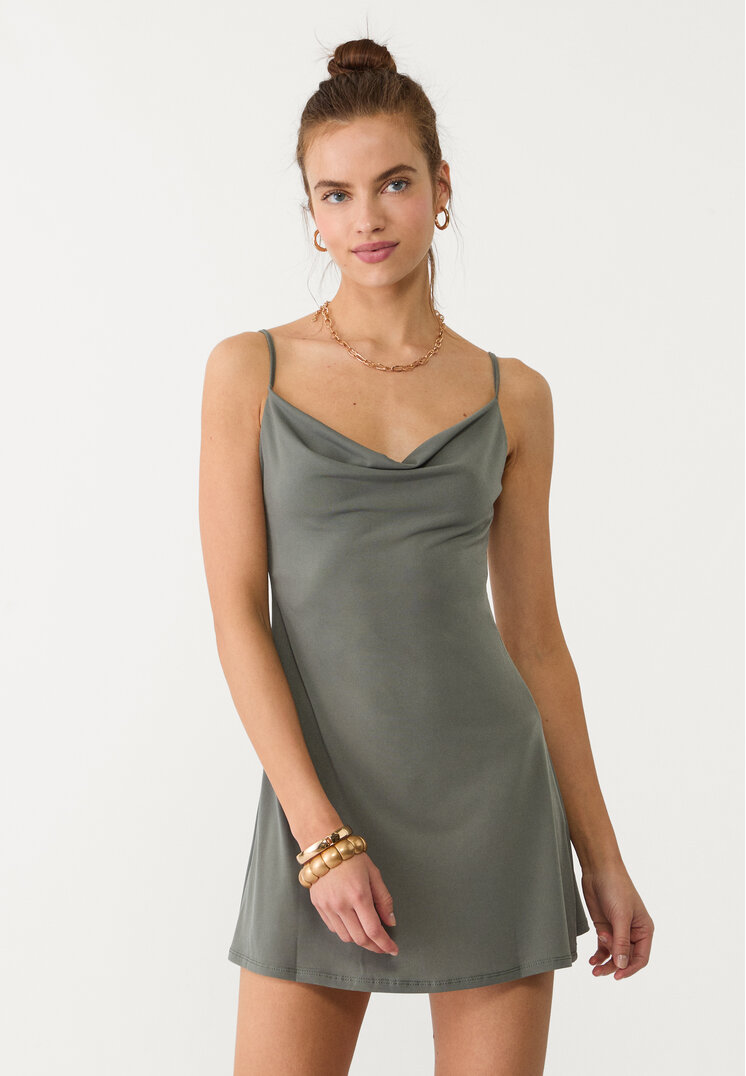 vestido corto escote fluido