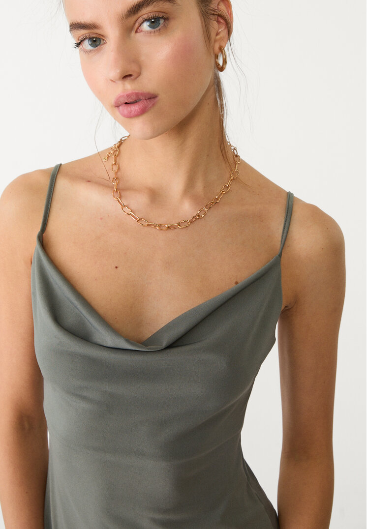 vestido corto escote fluido