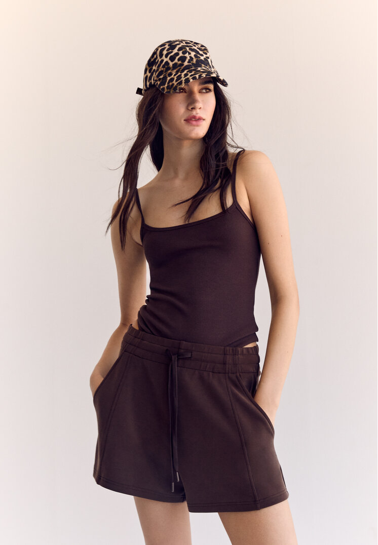 short costuras tacto suave