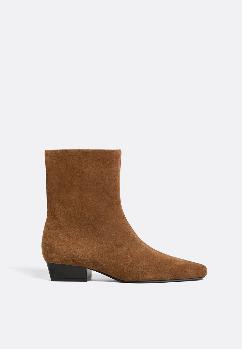 Flat leather ankle boots