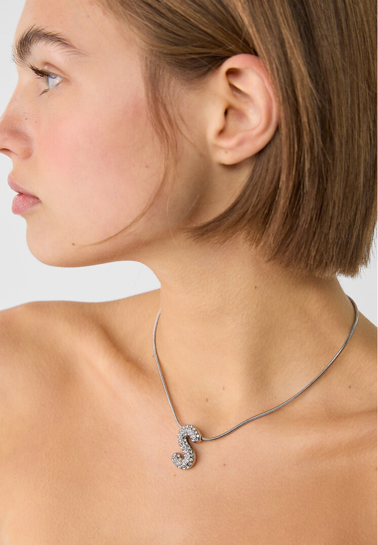 collar inicial brillos