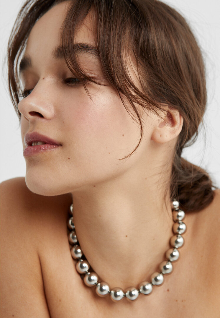 collar esferas metalicas