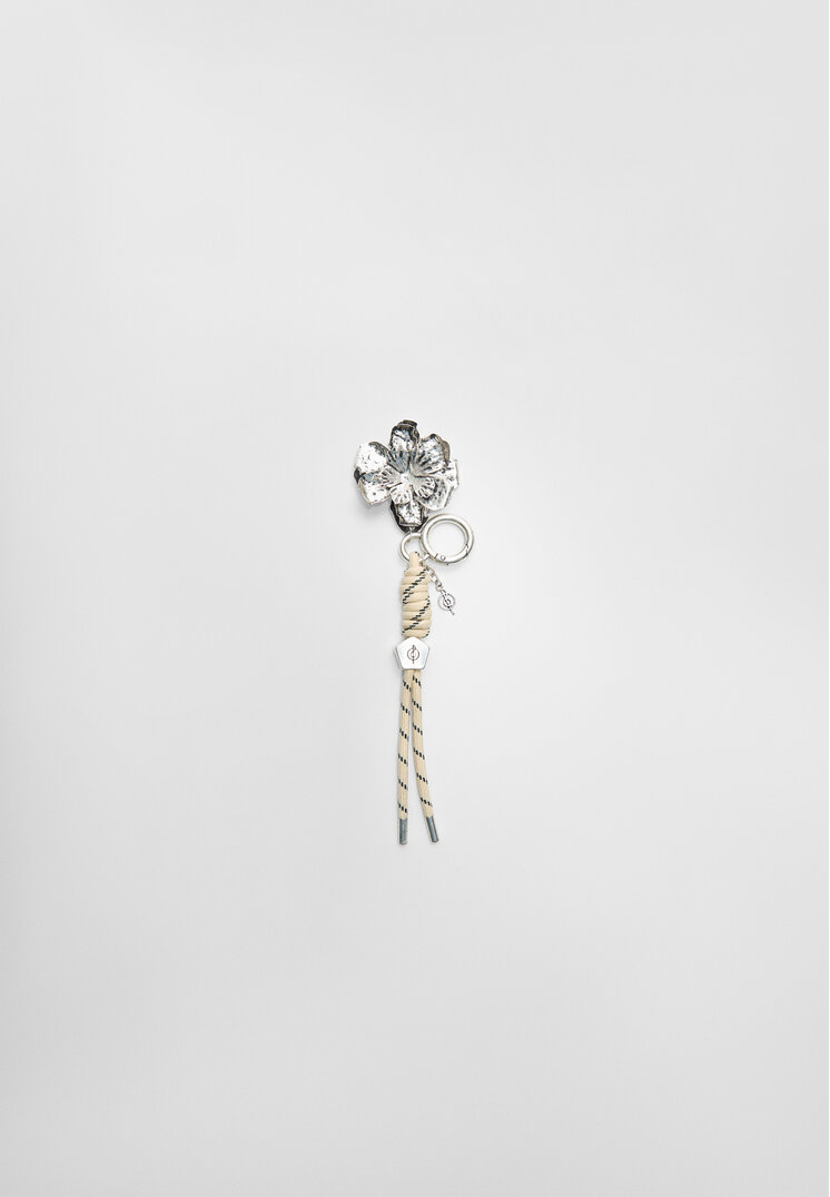 llavero charm flor