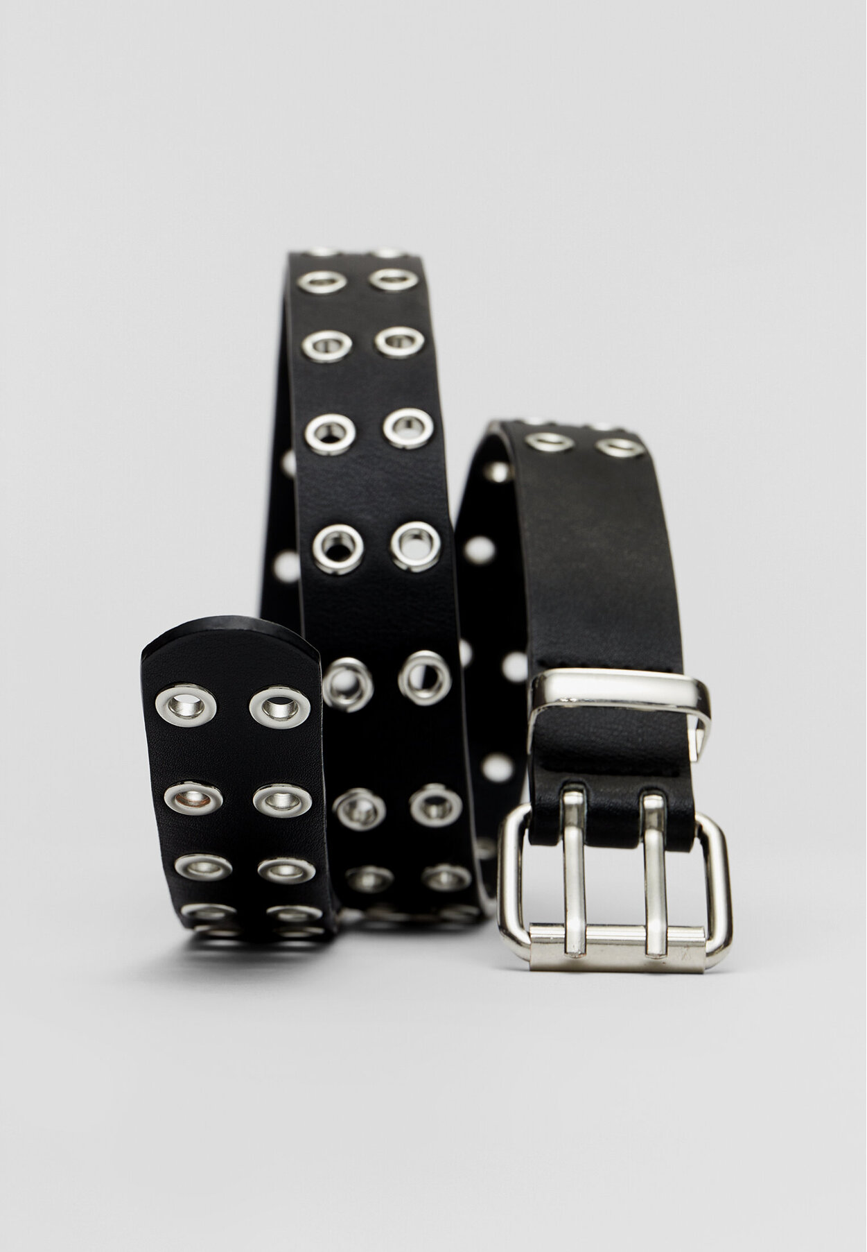 Thin belt with eyelets