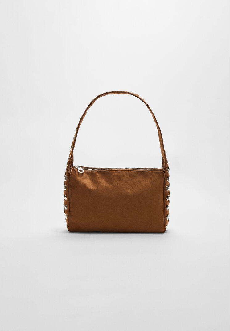 Stradivarius Dlhá Kabelka Na Rameno S Cvočkami Terracotta Os