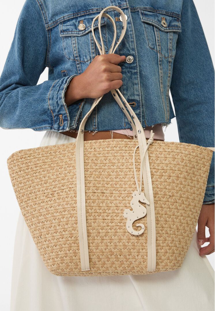 bolso trenzado combinado tachas