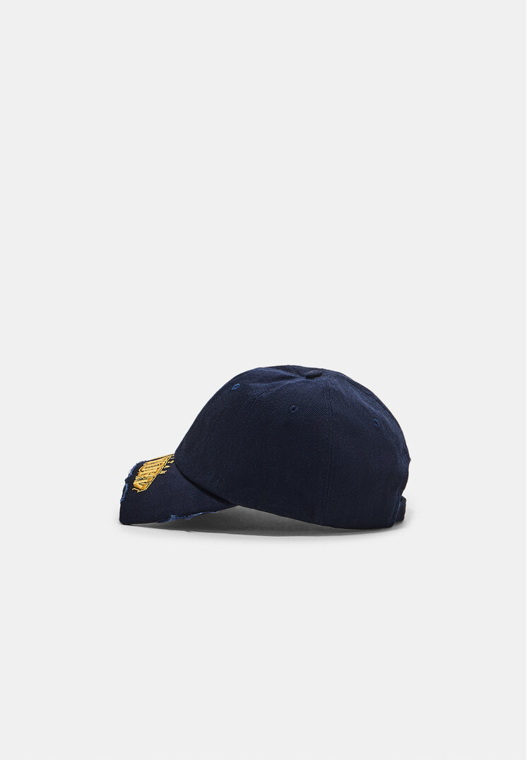 gorra detalle bordado