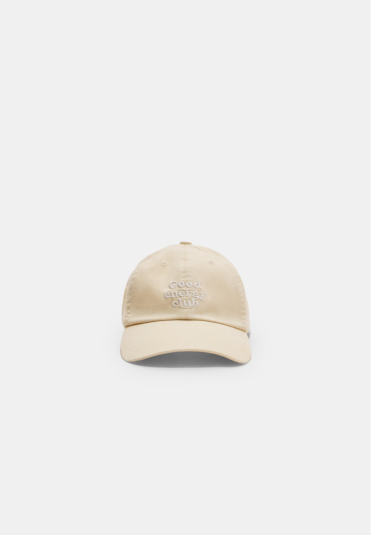 gorra texto bordado