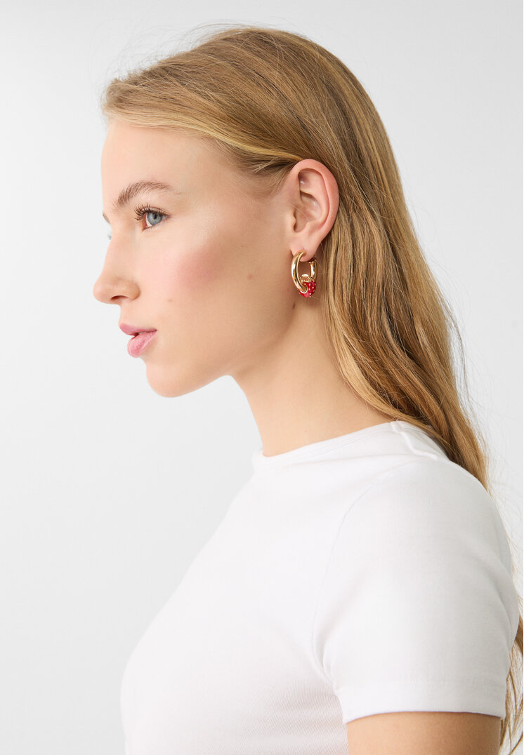 set 2 pendientes fresa y corazon