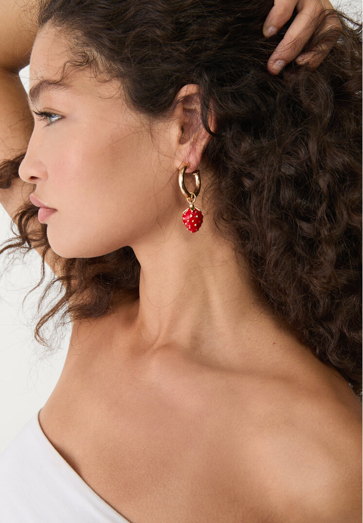 set 2 pendientes fresas y dados