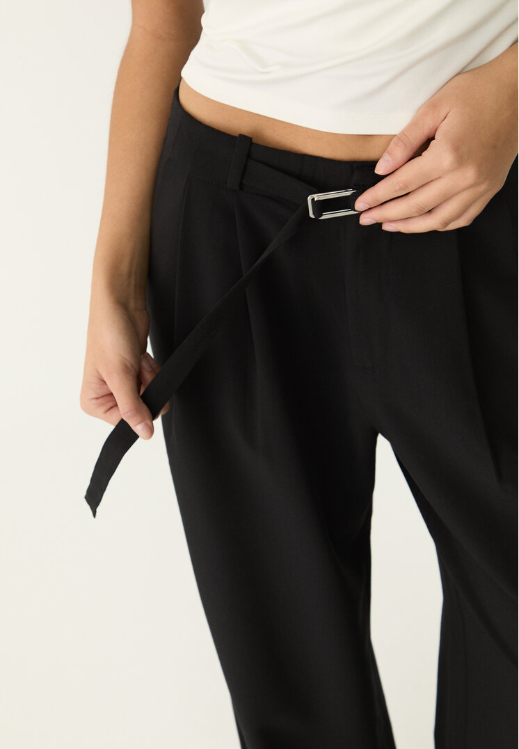pantalon vestir ancho detalle hebilla