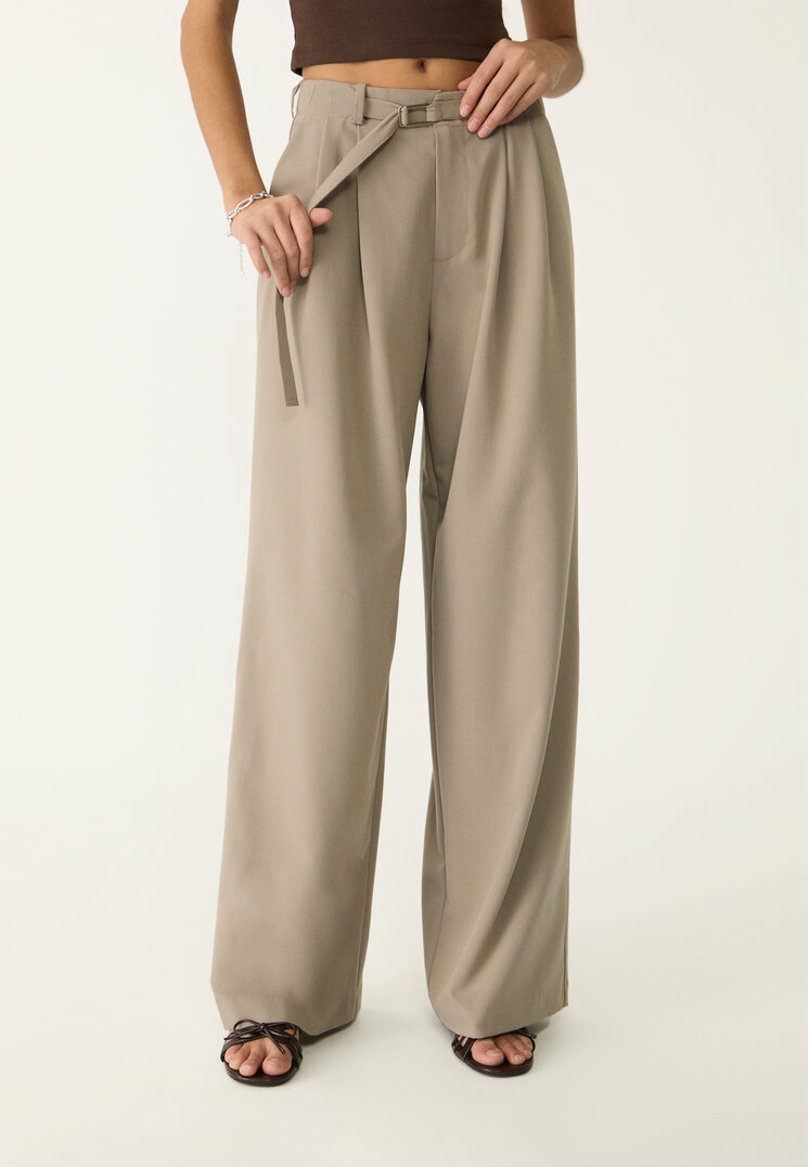 pantalon vestir ancho detalle hebilla