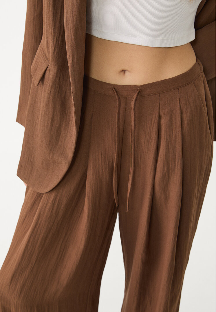 pantalon fluido pinzas textura