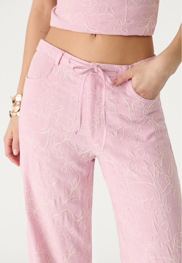 pantalon straight bordados con lino