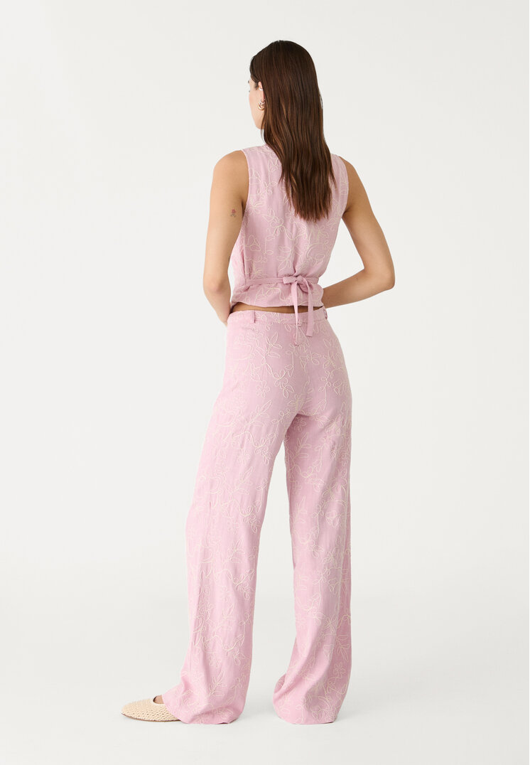 pantalon straight bordados con lino