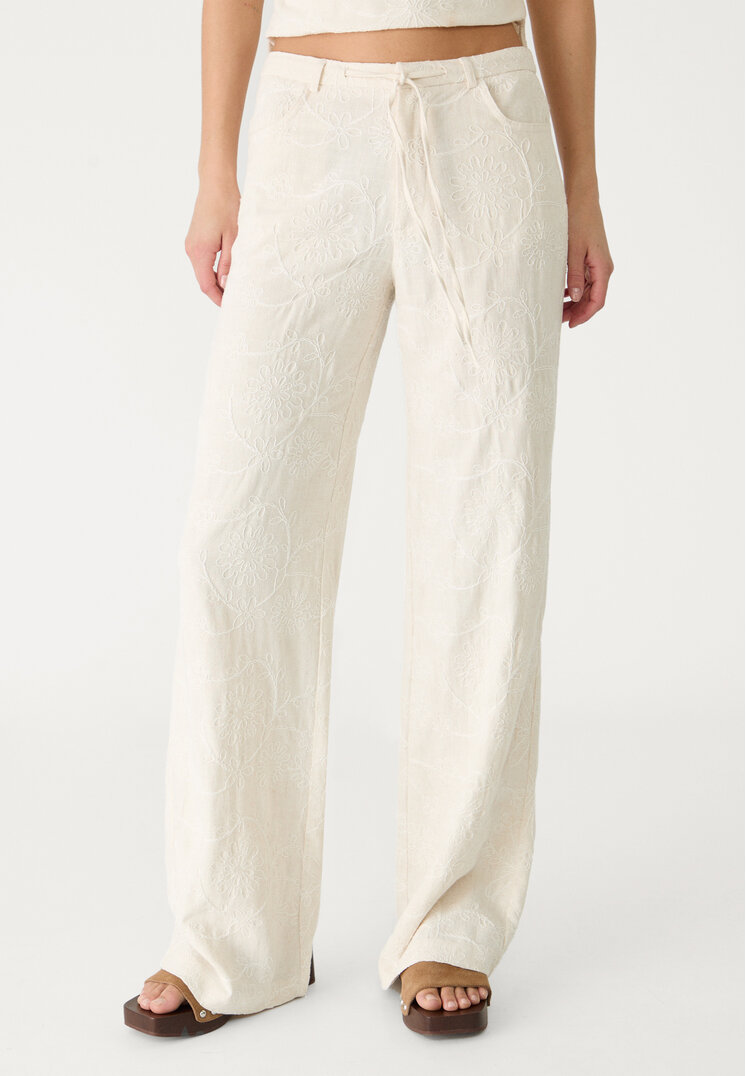 pantalon straight bordados con lino