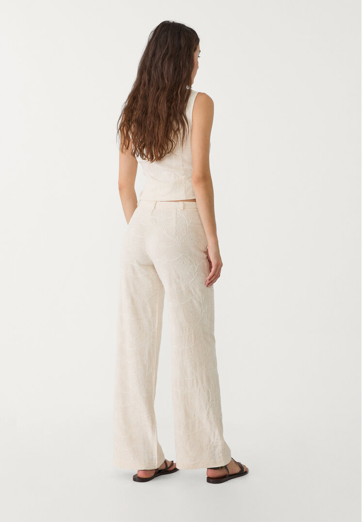 pantalon straight bordados con lino