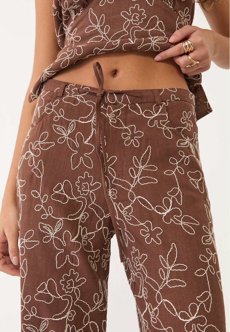 pantalon straight bordados con lino