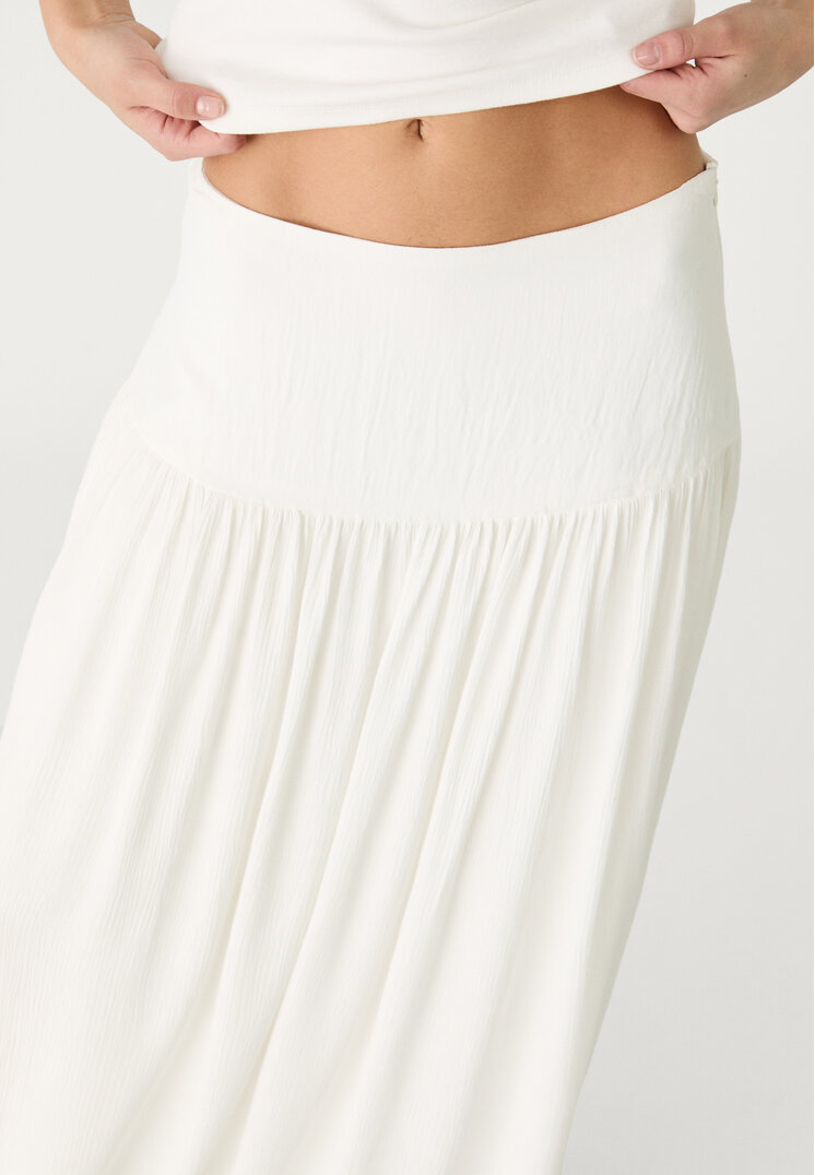 falda combinada fluida midi