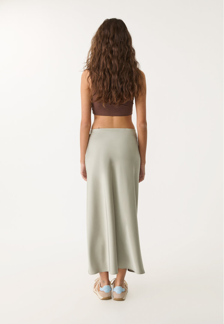 falda midi satinada