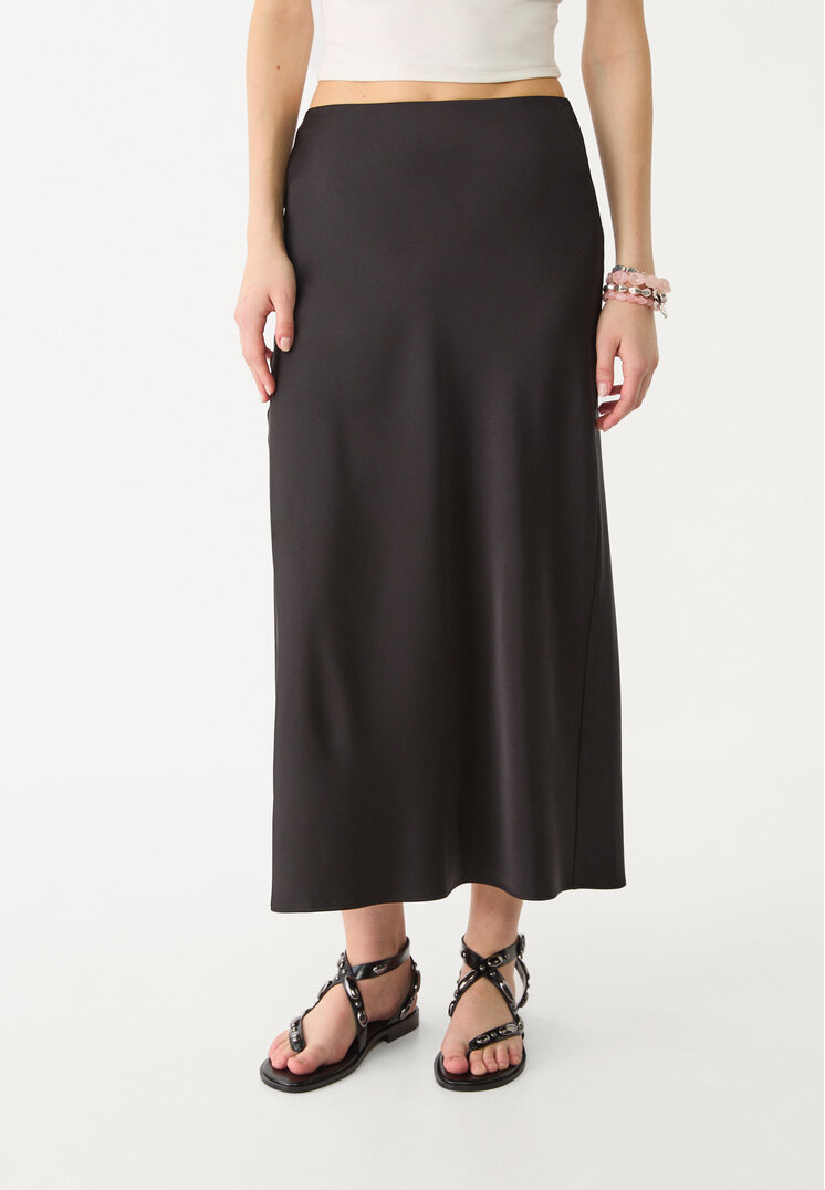 falda midi satinada