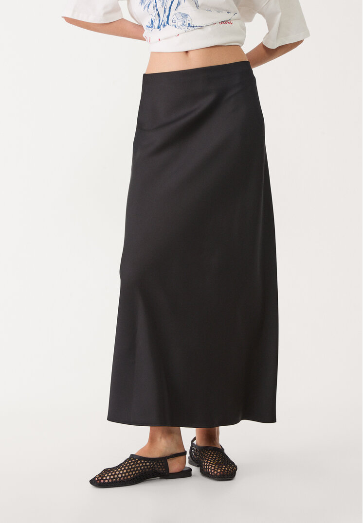 falda midi satinada