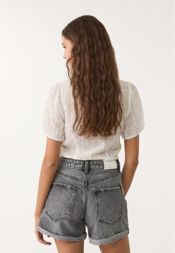 d83 short mom fit