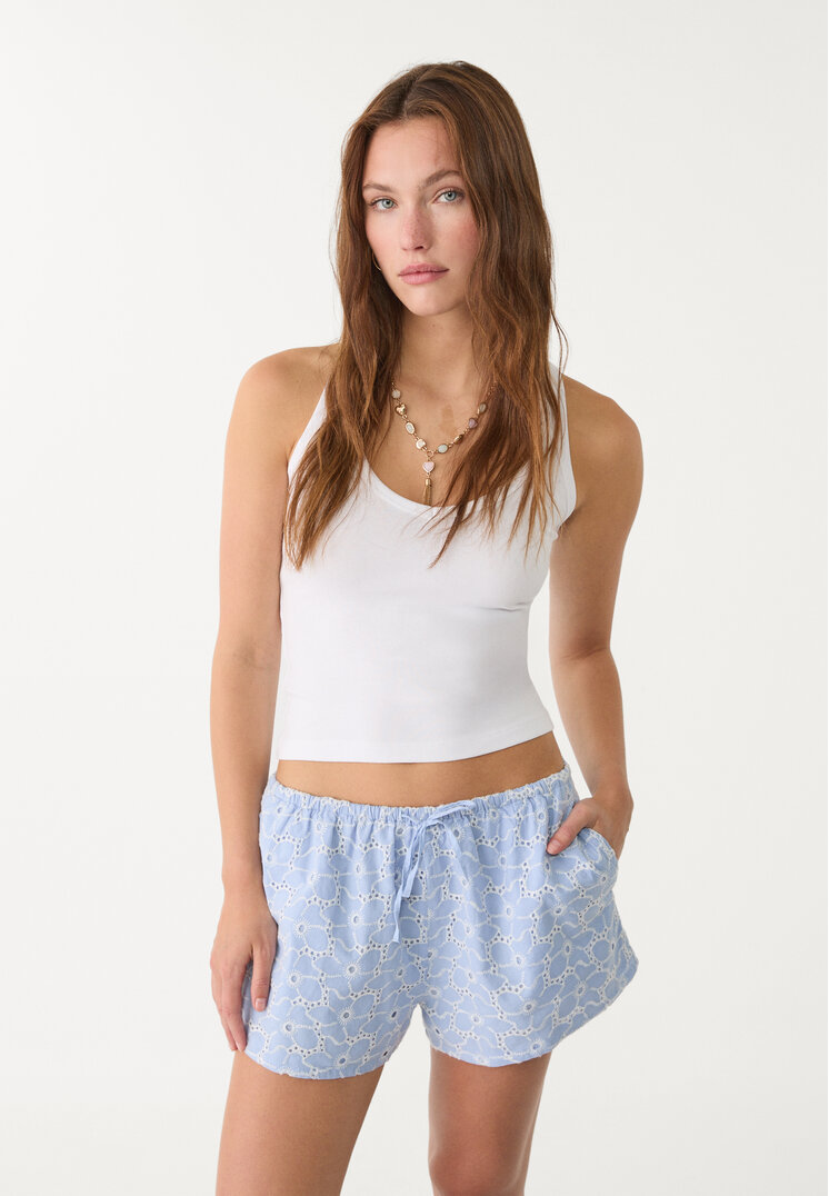 shorts bordado contraste