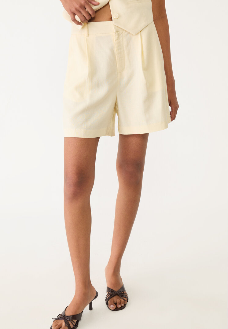 shorts fluido con lino