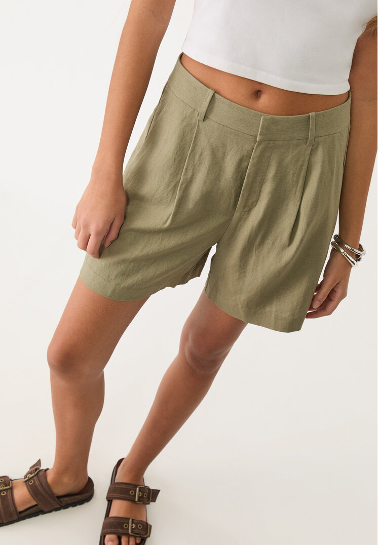 shorts fluido con lino