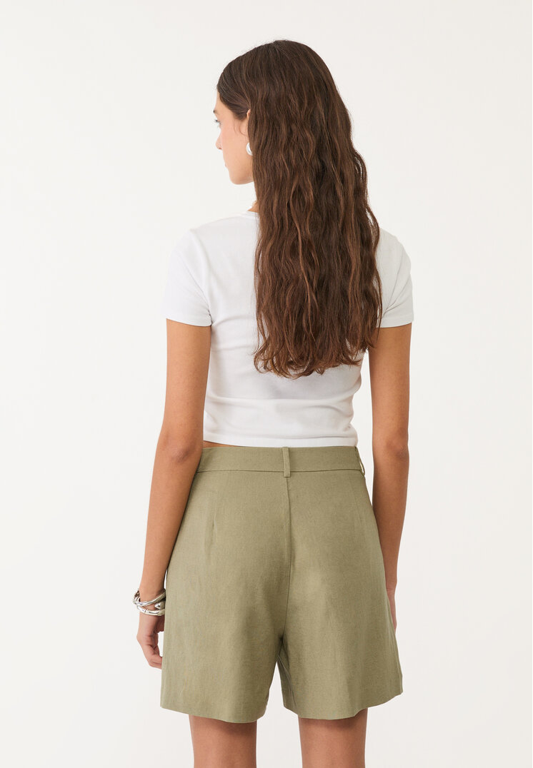 shorts fluido con lino