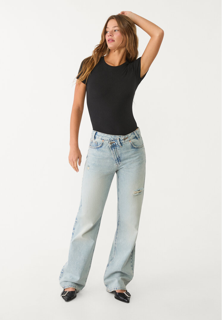 jeans straight fit cintura cruzada