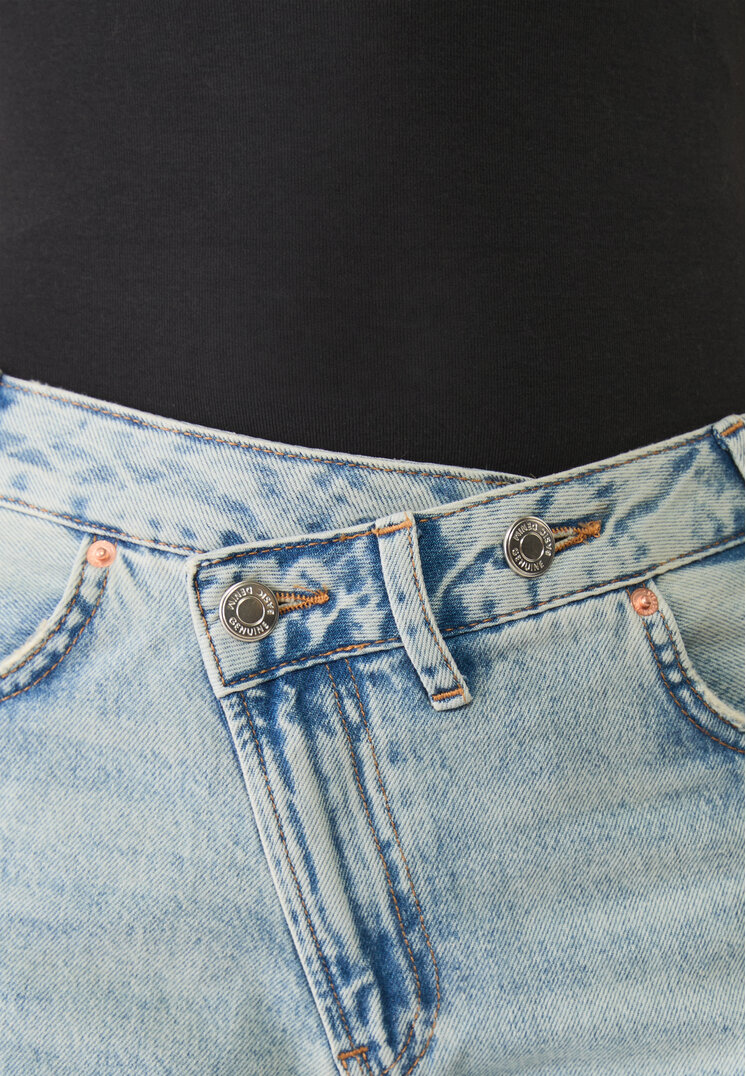jeans straight fit cintura cruzada