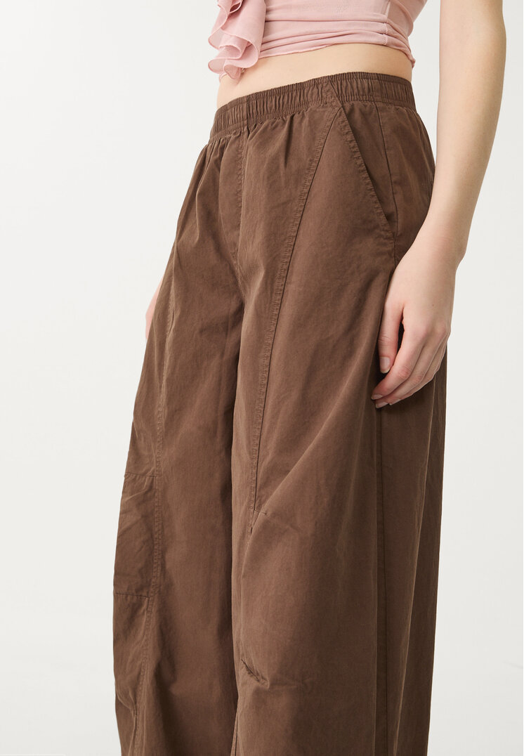 pantalon barrel costuras