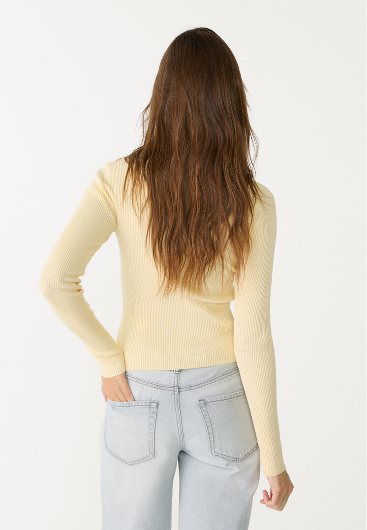 chaqueta de punto canale botones