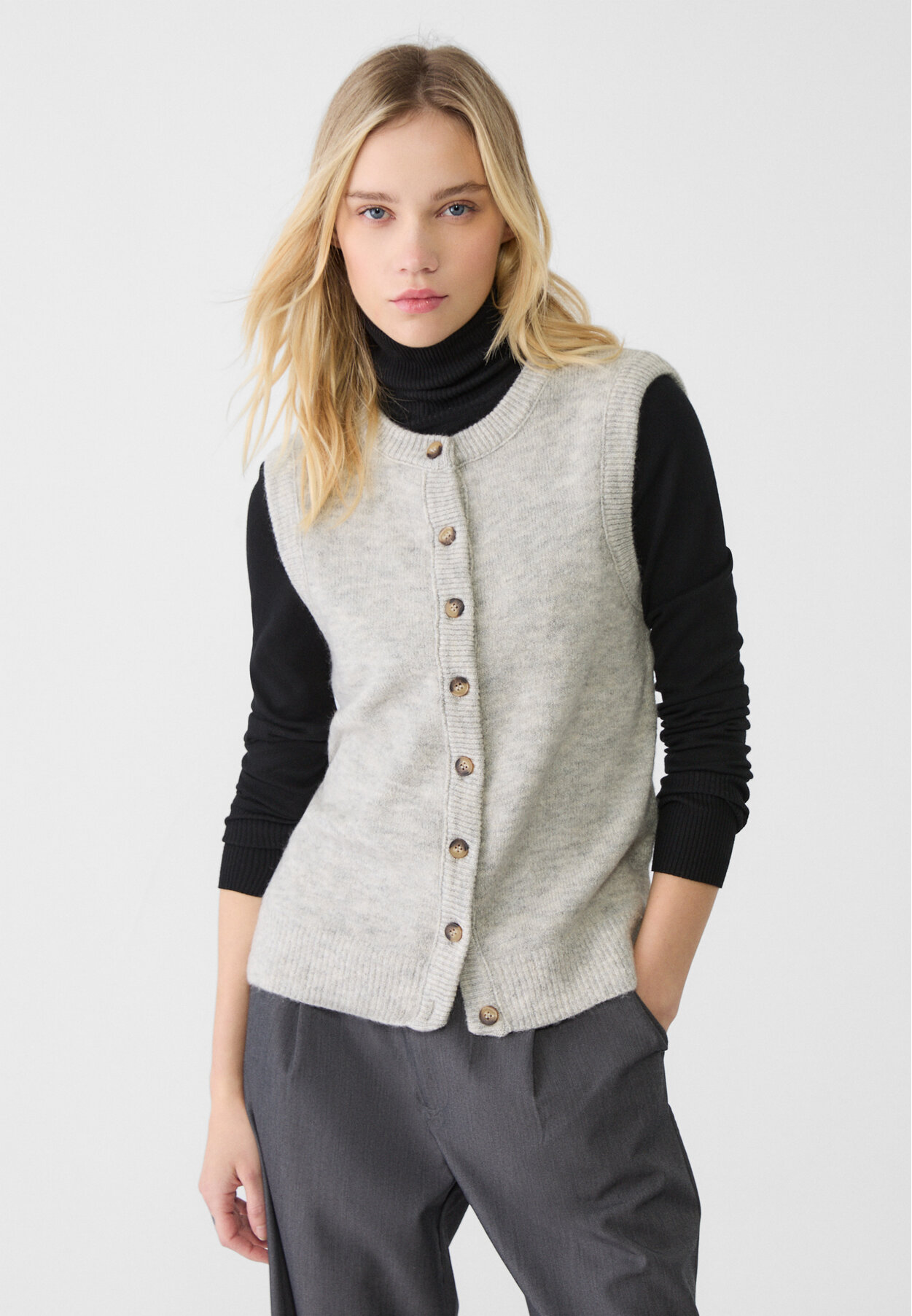 Veste sans manches en maille à boutons