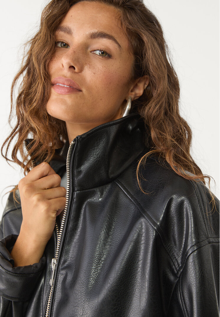 cazadora oversize efecto piel