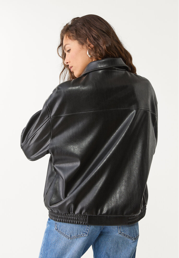 cazadora oversize efecto piel