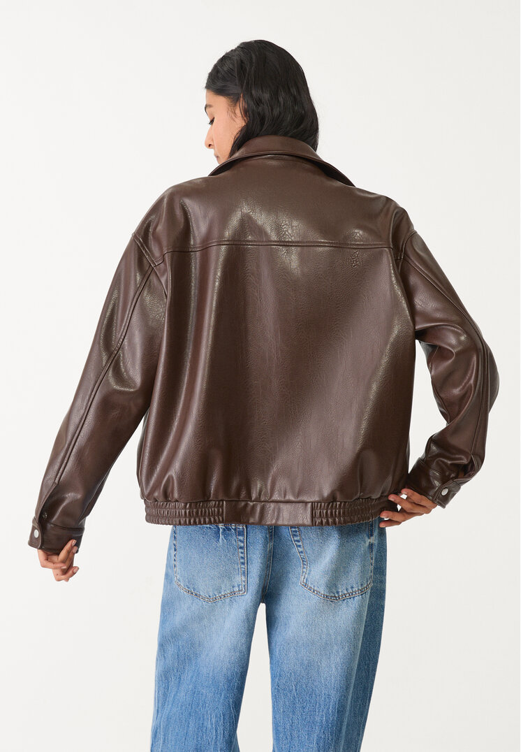 cazadora oversize efecto piel
