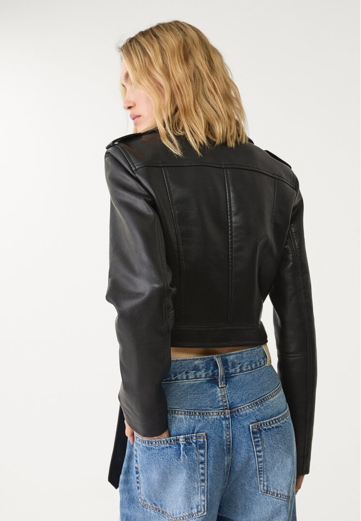 cazadora biker con cinturon efecto piel
