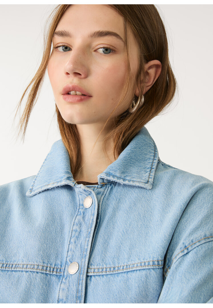 cazadora denim bolsillos