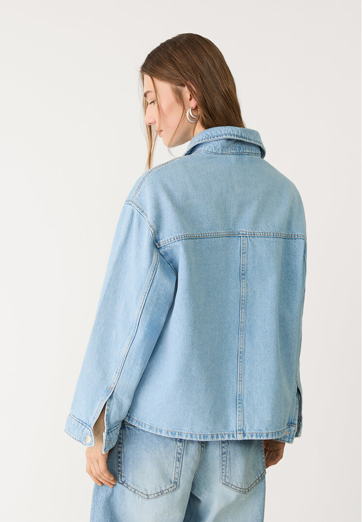 cazadora denim bolsillos