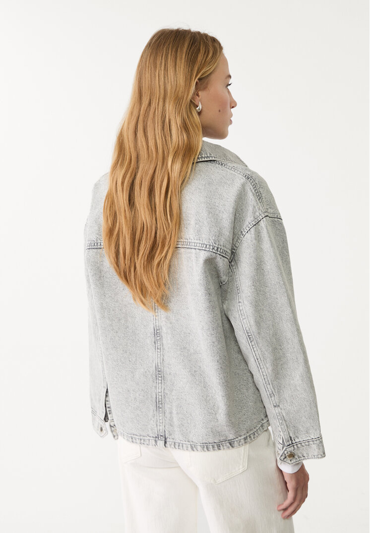 cazadora denim bolsillos
