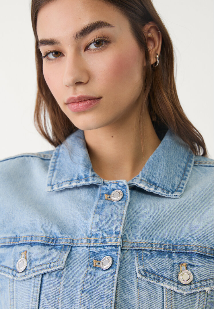 cazadora denim bolsillos