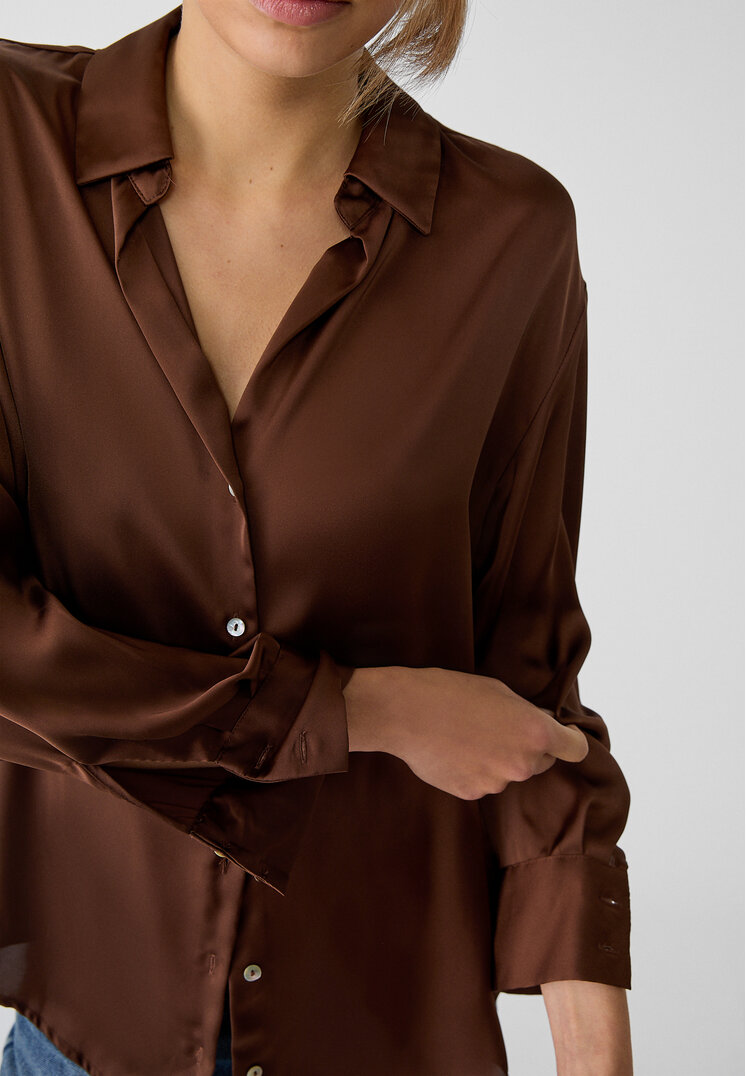 camisa saten cuello solapa